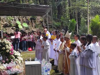 Mergilia Merlin Ketua Panitia Gerakan 10.000 Tangkai Bunga Mawar Himbau Seluruh Umat Katolik Lampung Terus Tingkatkan Semangat Peduli dan Proaktif Pada Renovasi Gereja Katedral